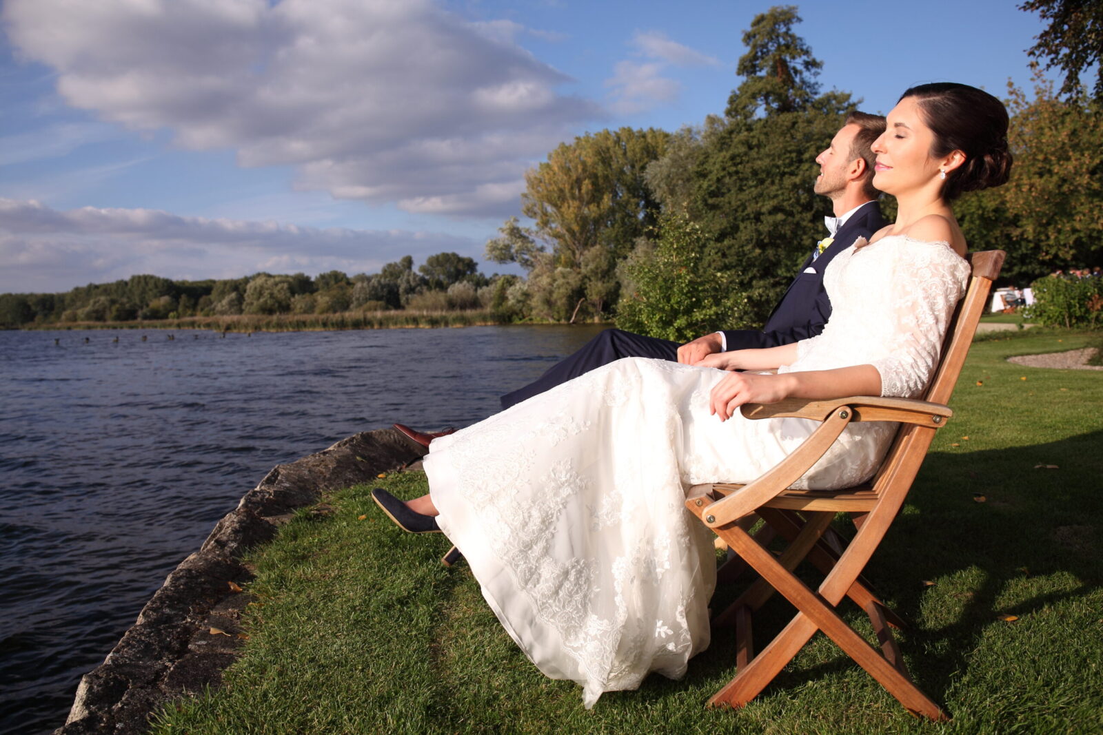 Reportage Hochzeit entspanntes Brautpaar